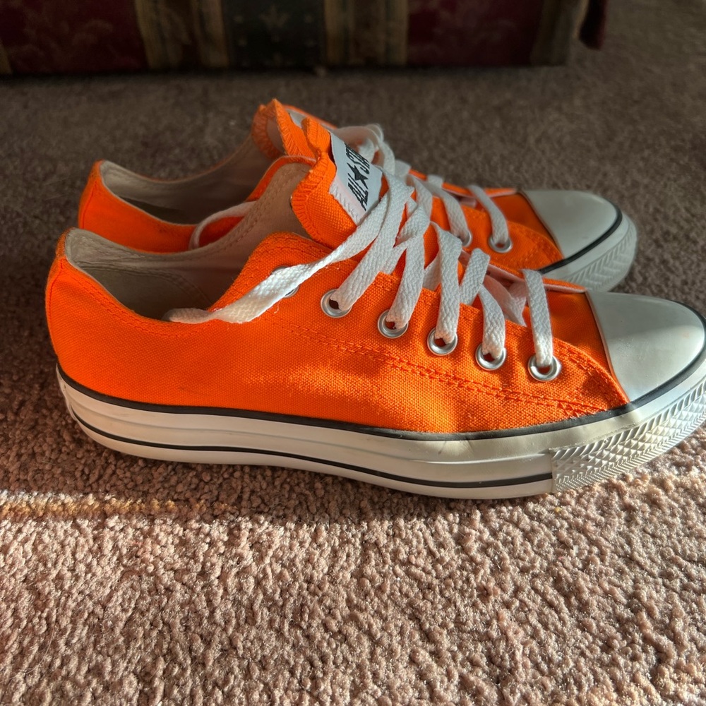 CONVERSE CHUCK TAYLOR LOW TOP CASUAL SHOES light orange men’s 6 women’s 8